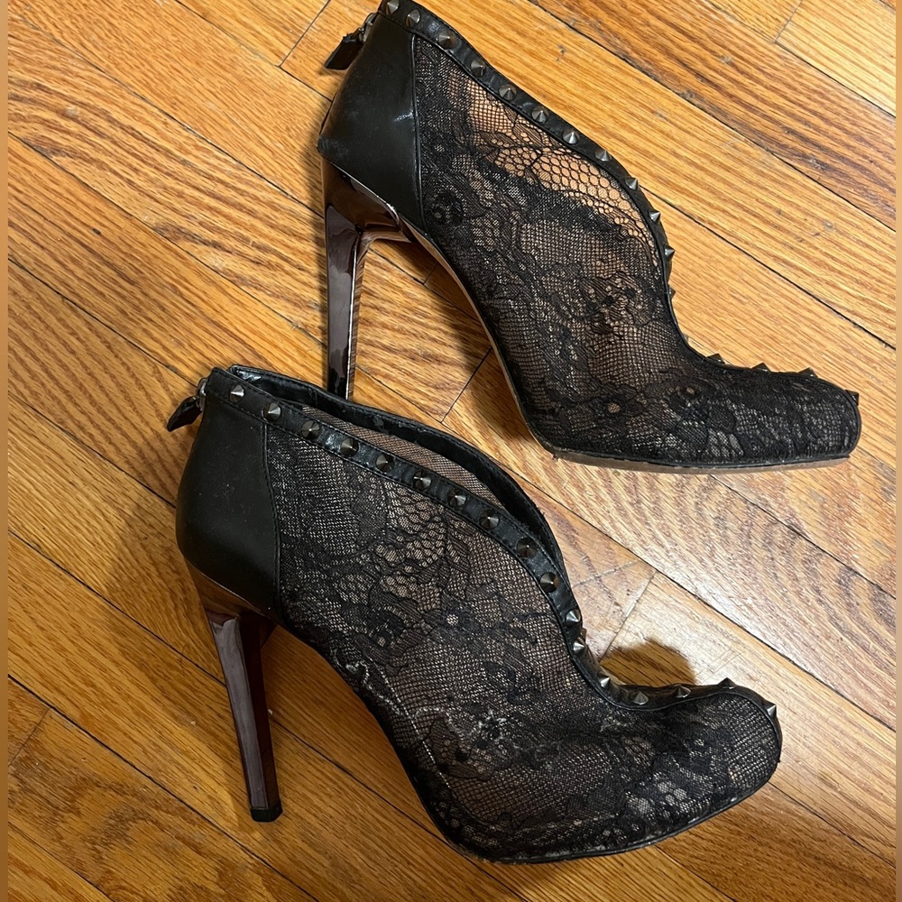 BCBGMaxazria Black Leather High Heeled ankle booties stud accents Size 7